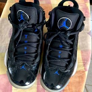 Jordan 11 Black and blue size 9.
